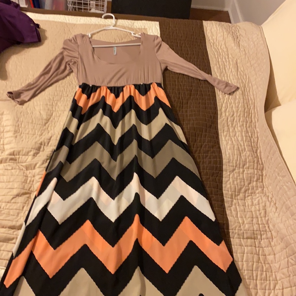 Only worn twice! Full length maxi dress! - Picture 3 of 7